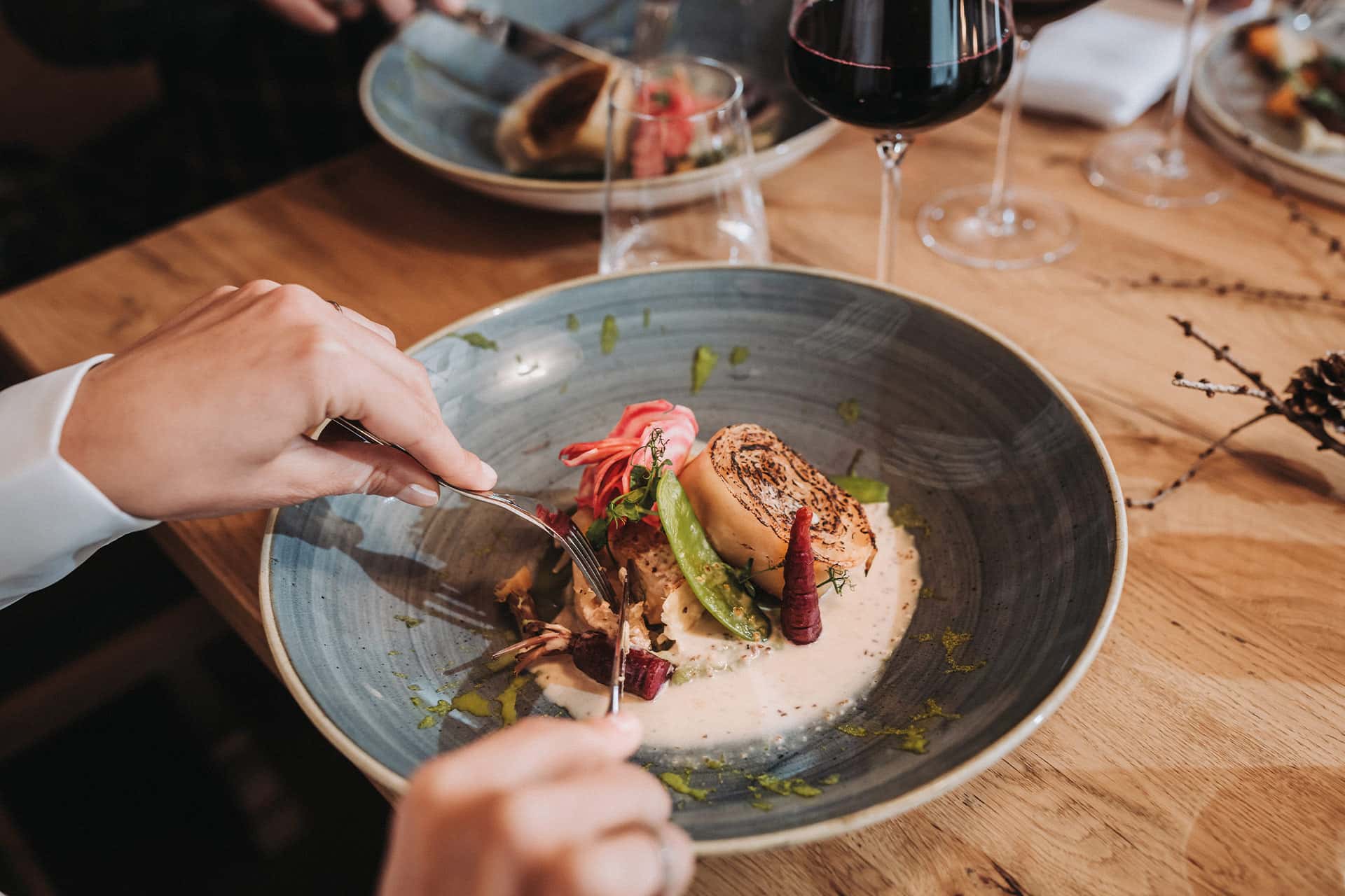 Detailaufnahme eines Fine Dining Gerichts in Alpzitts Genusswerk