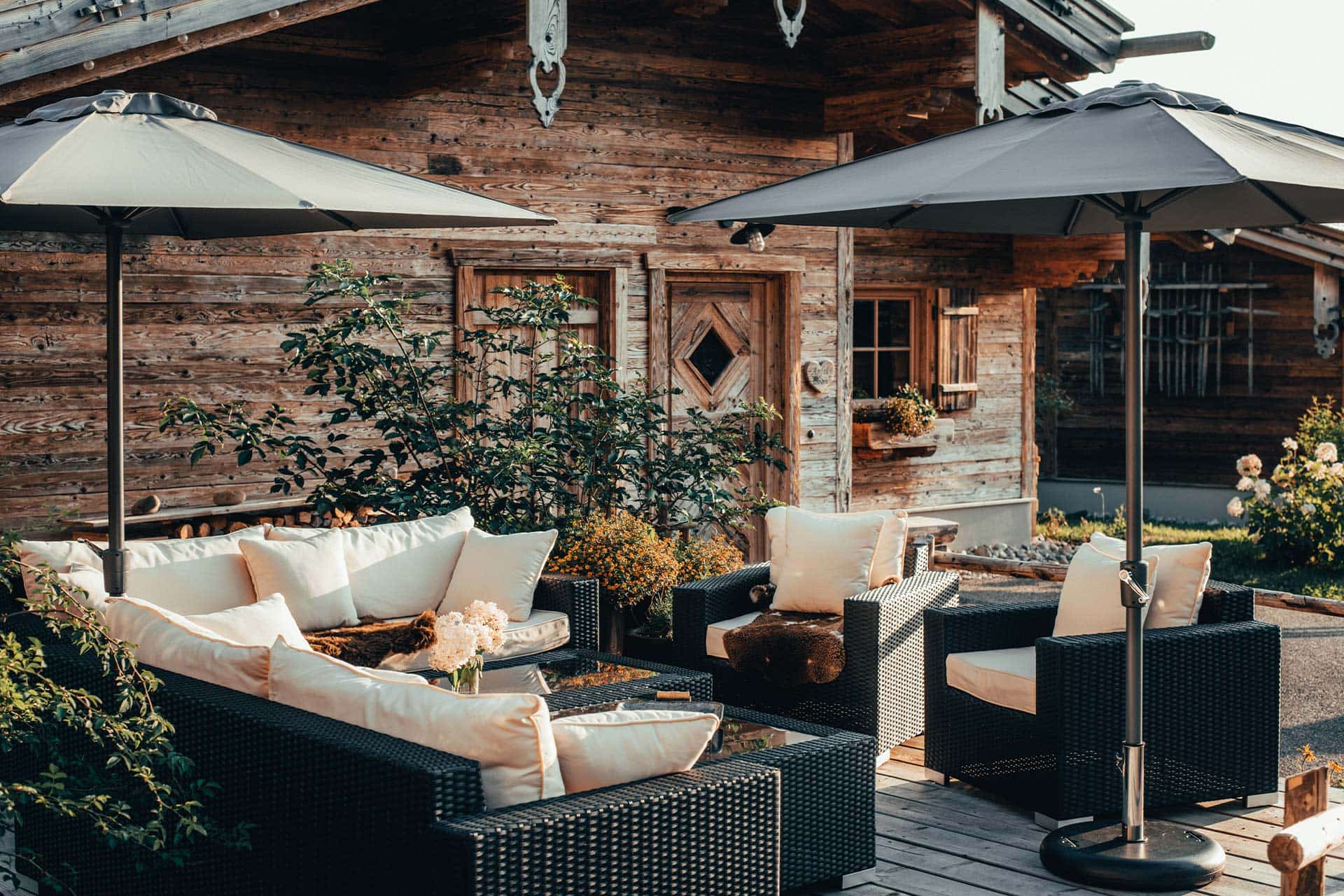 sommerliche Aufnahme des Chaletdorfs 