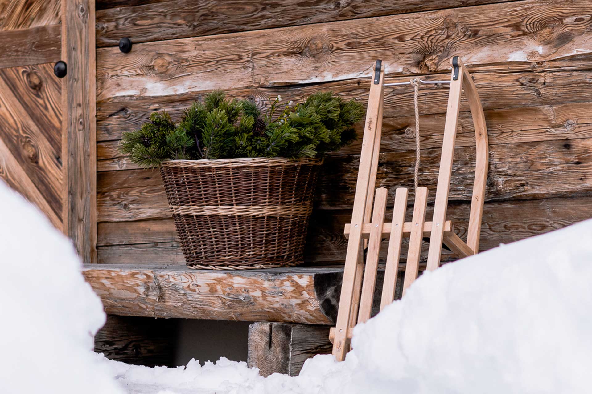 Detailaufnahme einer Schlittens im Schnee